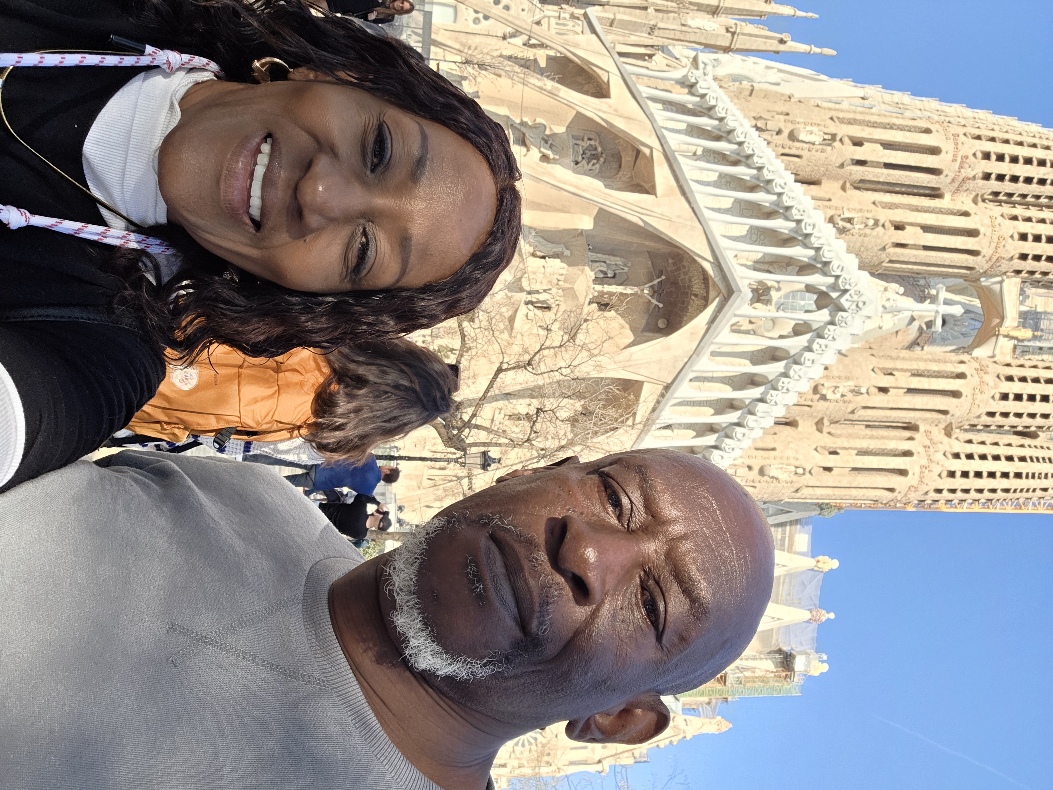 Couple at La Sagrada Familia